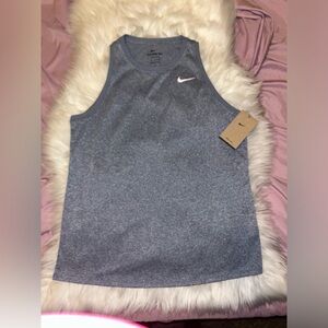 Women’s Medium Nike top